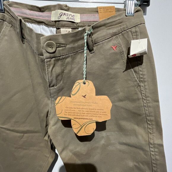 Grane Jeans Women's Army Green Frayed Khaki Capri Pants Size 3 NWT - Picture 3 of 7